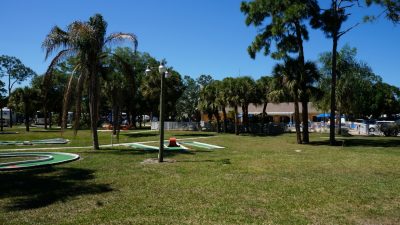 Sunshine Travel RV Resort grounds